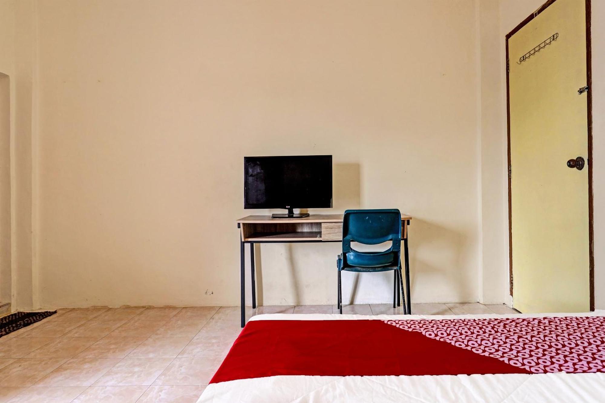 Oyo 91636 Kak Dadut Homestay Batam Buitenkant foto